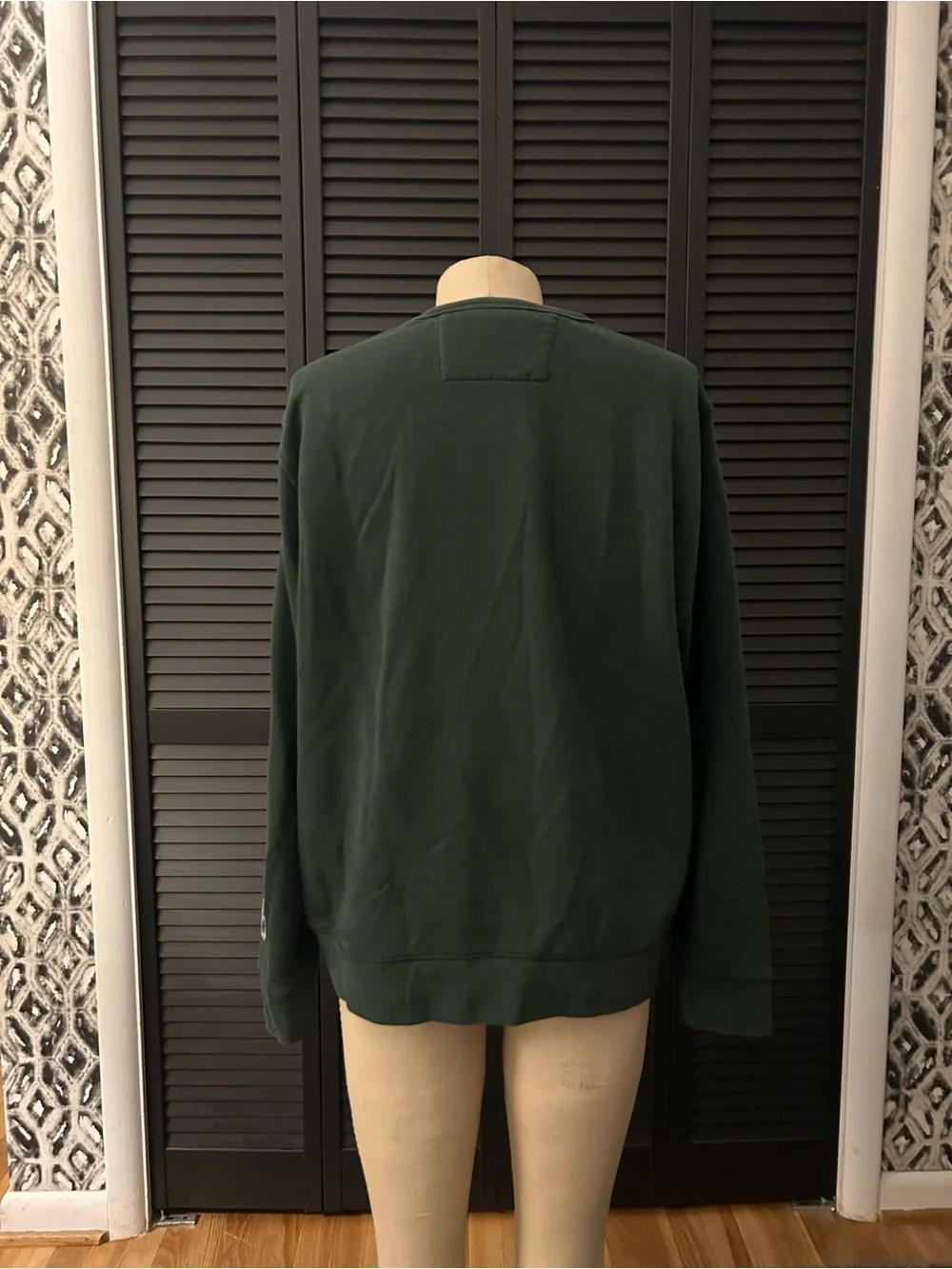 Banana Republic Dark Green Crewneck Sweatshirt with White Crest BR 78